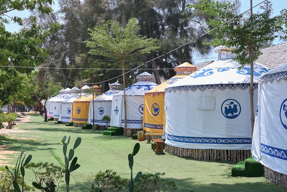 Bau Trang U&ME Glamping Resort