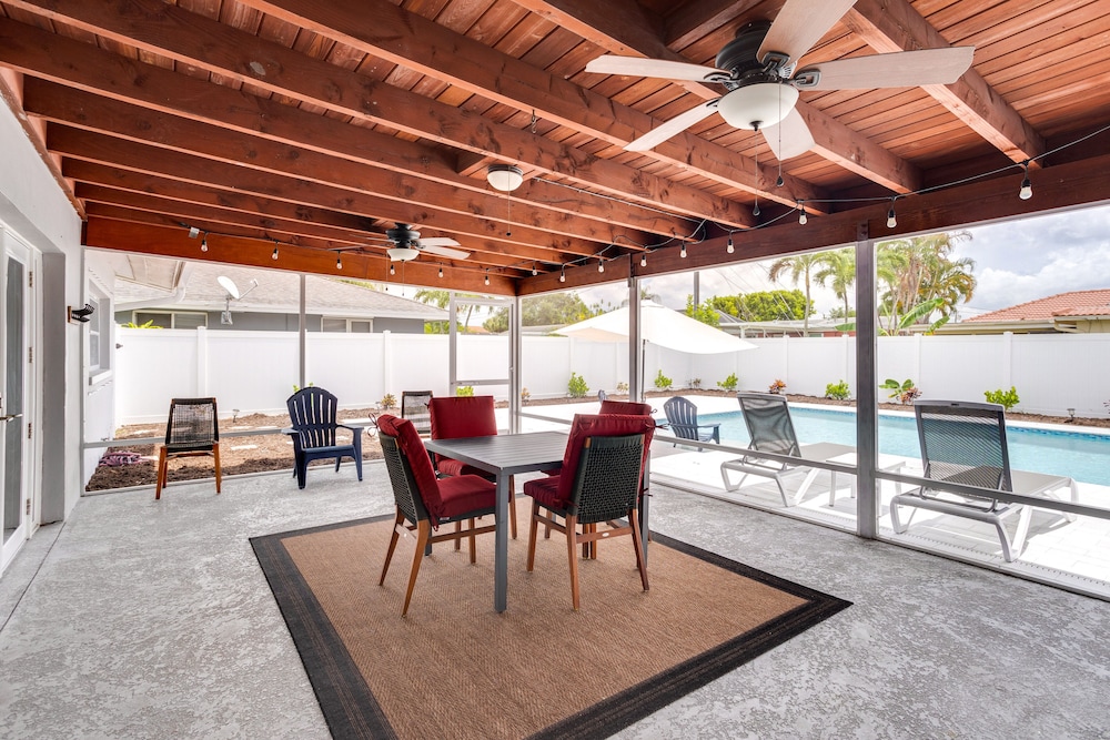 Tropical Florida Abode w/ Pool  Screened-in Patio - Property Image 5