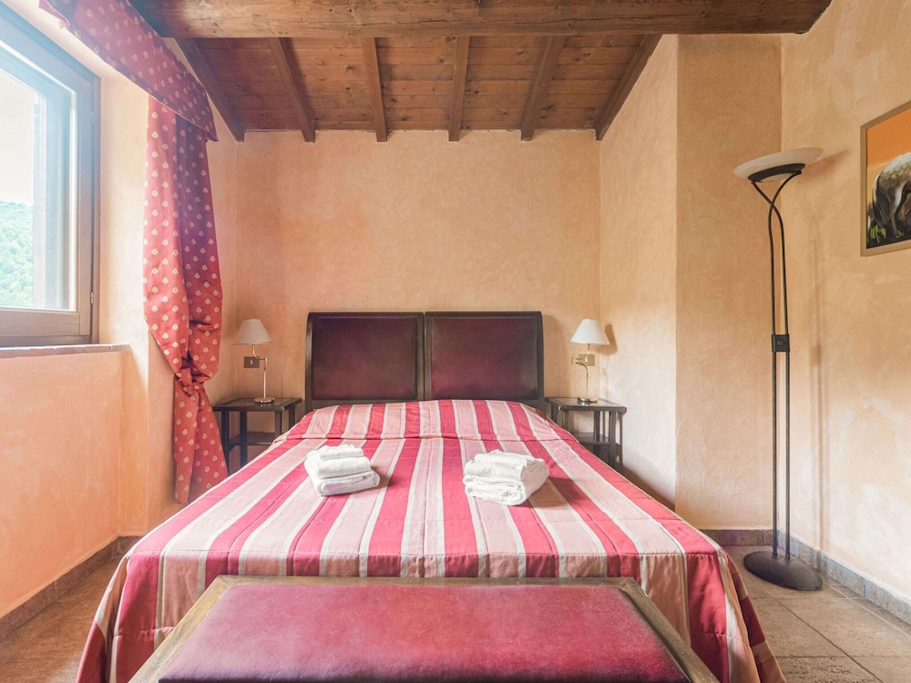 Holiday Home in Ficulle Near Monte Peglia view 4