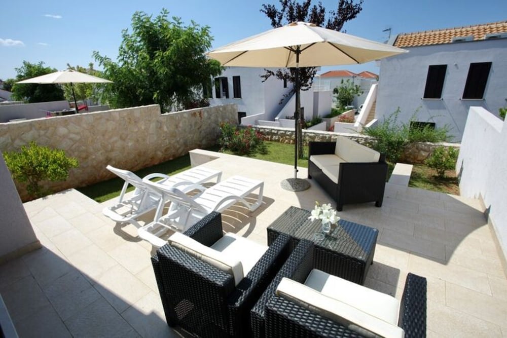 Apartments in Villas Punta Skala With Beachpool