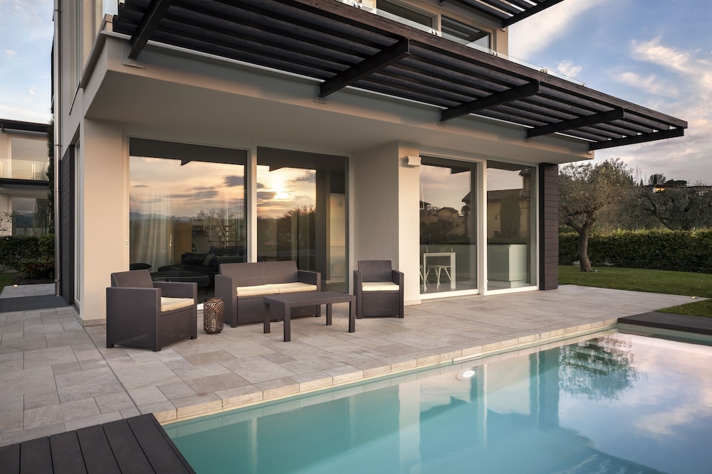 Lake Sunbeam Villa by Wonderful Italy view 4