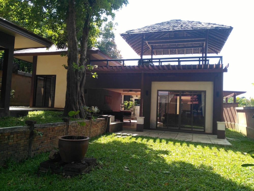 Three Bedroom Balinese Villa - a Shared Pool