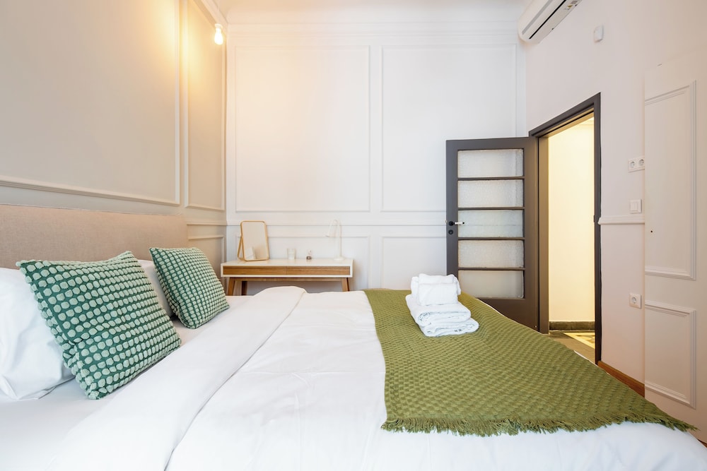 Meadows - Luxury 3-Bedroom Apt in Athens