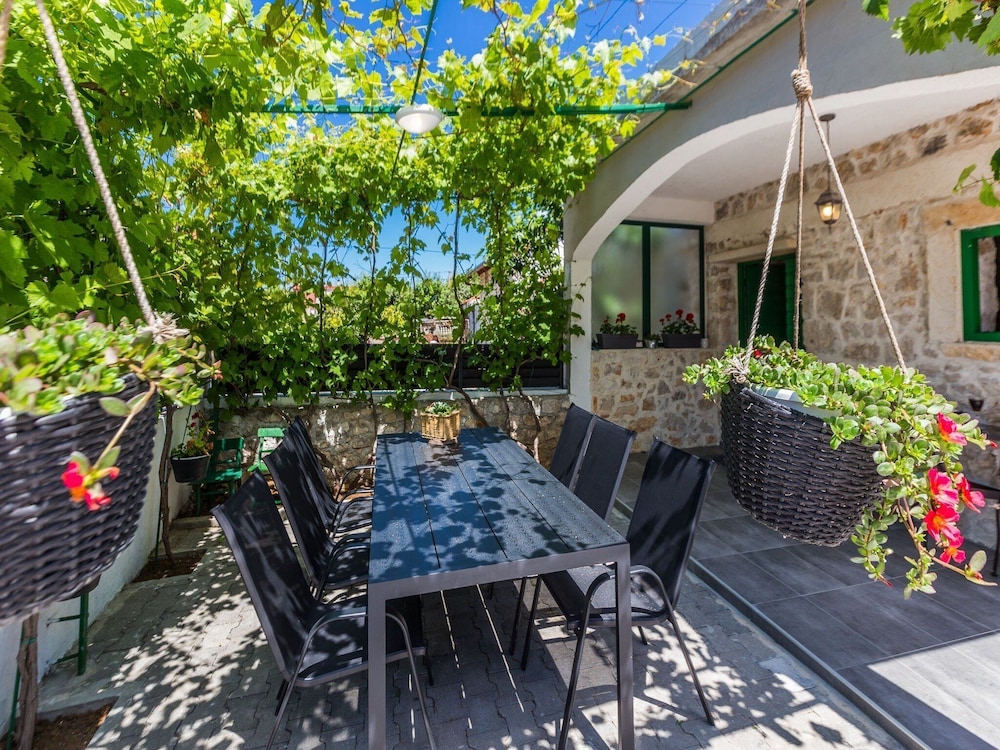 Charming Retreat With Lush Garden, BBQ & Sunlit Terrace Near Bibinje Beaches