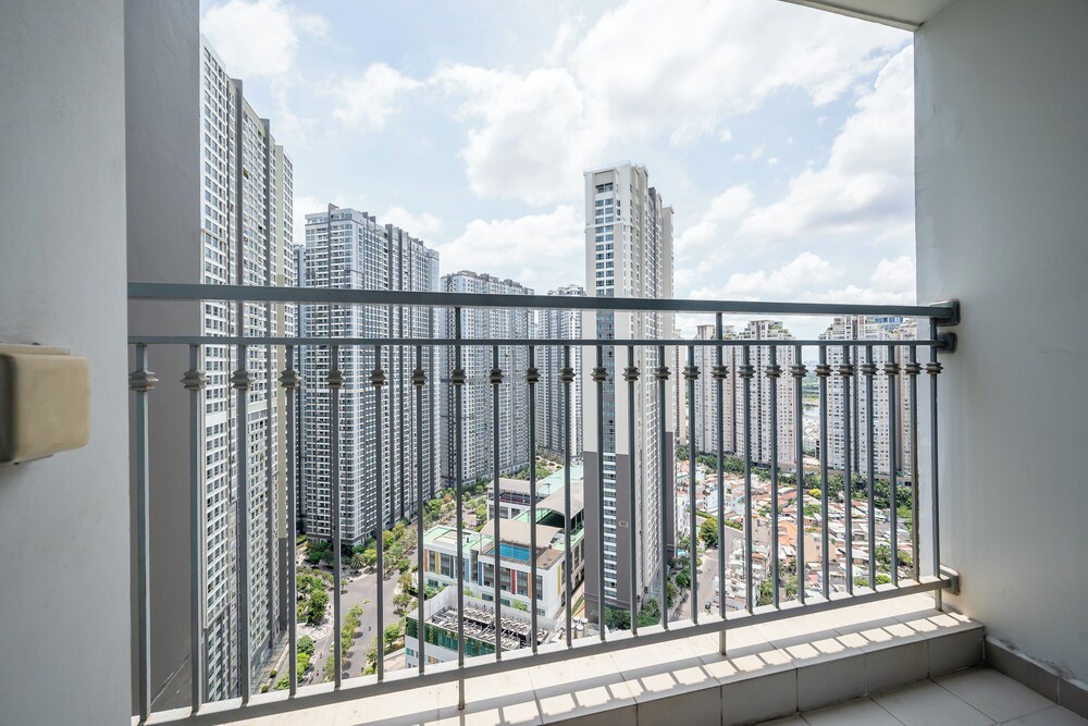 PD Pristine Apartment Landmark Plus