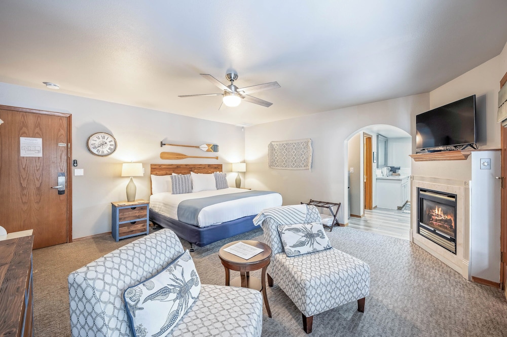 All Seasons River Inn