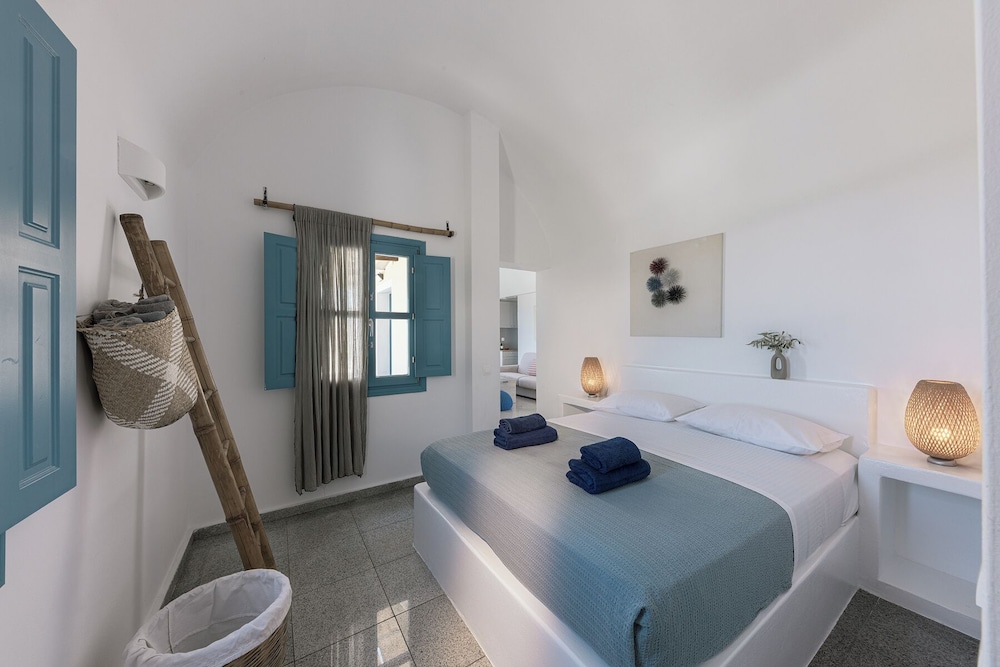 GTK Santorini Oia Sunset Villas