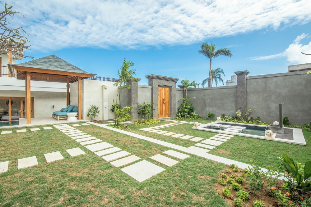 Luxurious 6 BR With Sea View, 5 Mins to Savaya