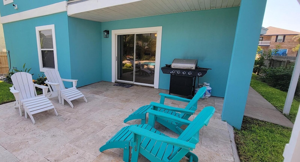 Tranquil Turquoise Retreat