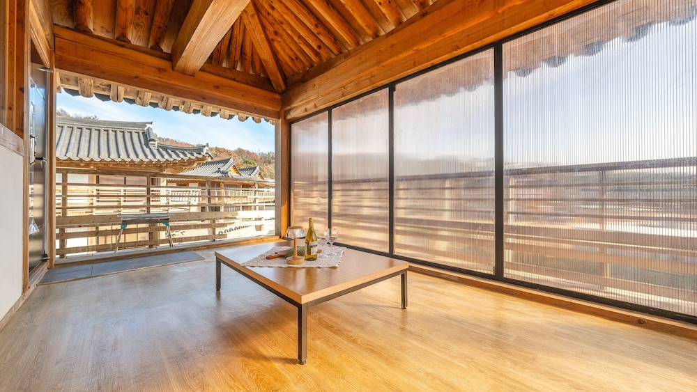 Gyeongju Aratteul Hanok Pet Pension