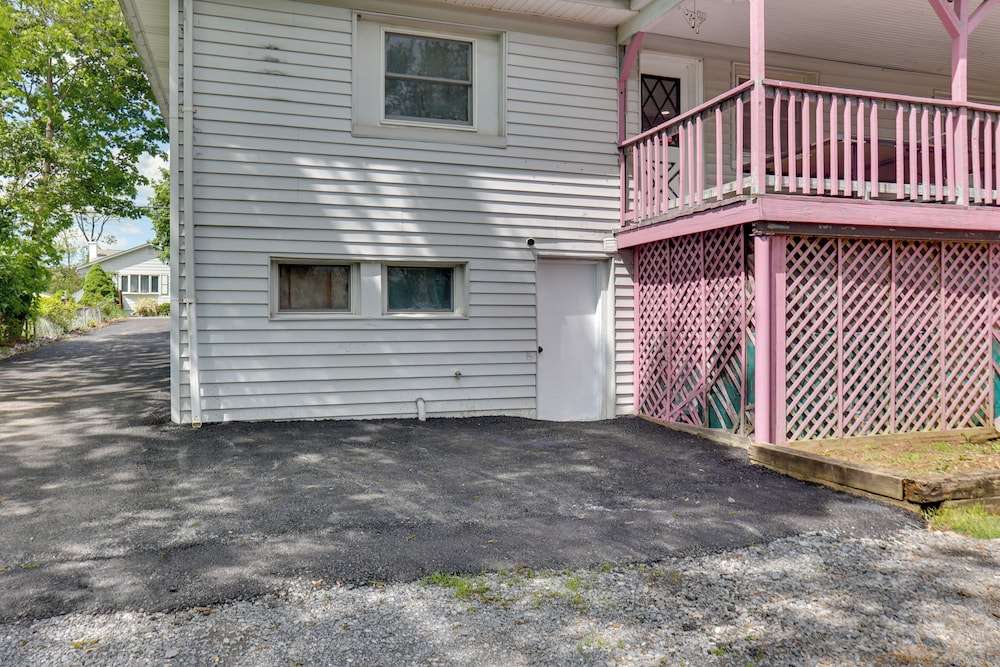 9 Mi to Midtown: Convenient Harrisburg Apt
