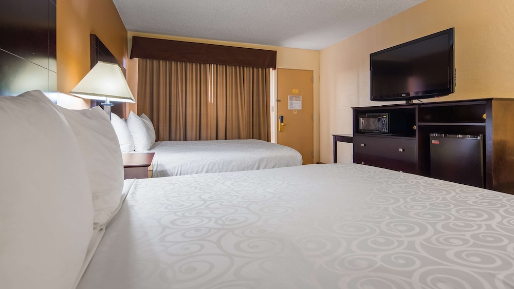 St. Charles Vacations - Best Western Inn of St. Charles - Property Image 20