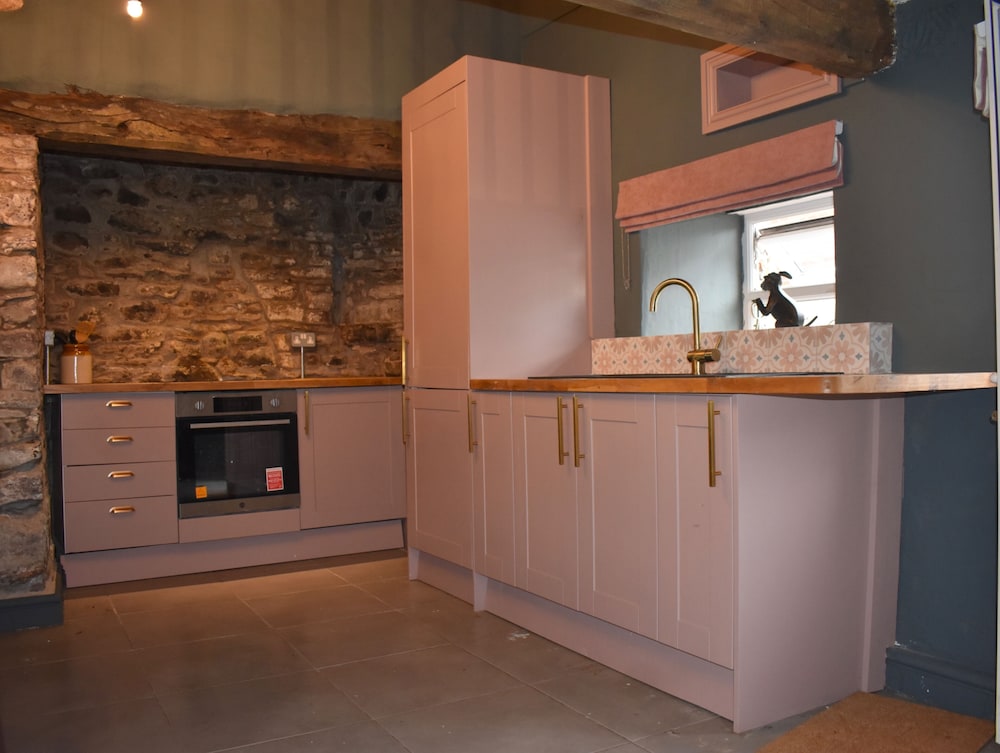 Ty Llaeth 2-bed Cottage, Sleeps 4, Pet Friendly