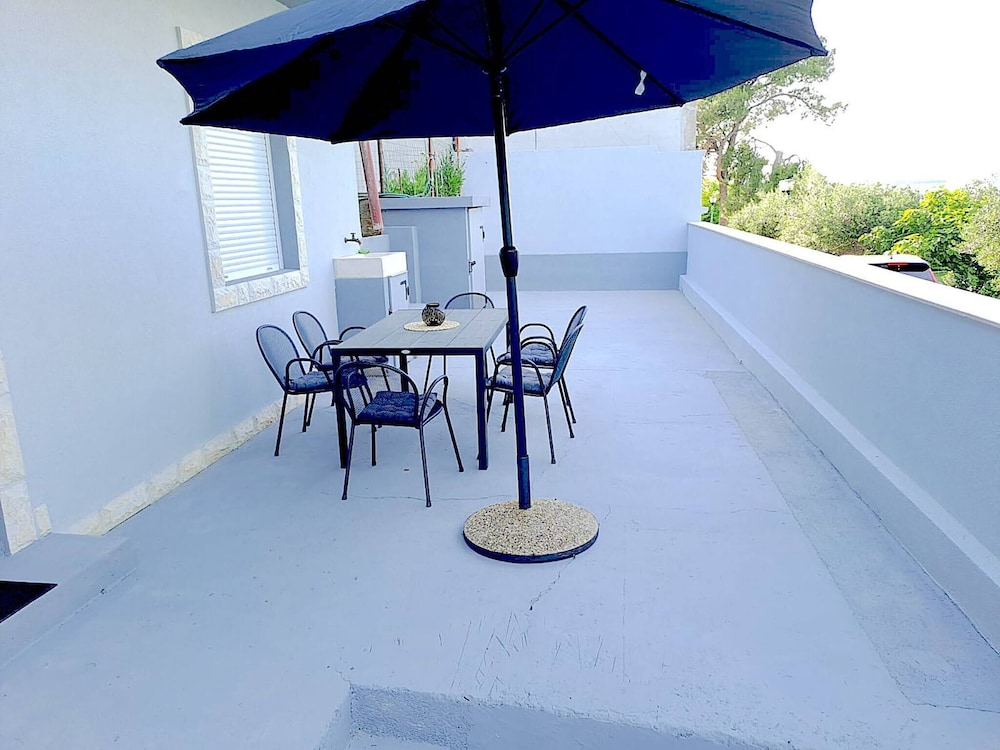 Beachfront Apartment Green Pine view 5