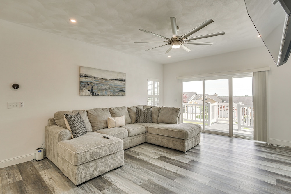 Walk to Mississippi River: Grafton Townhome!