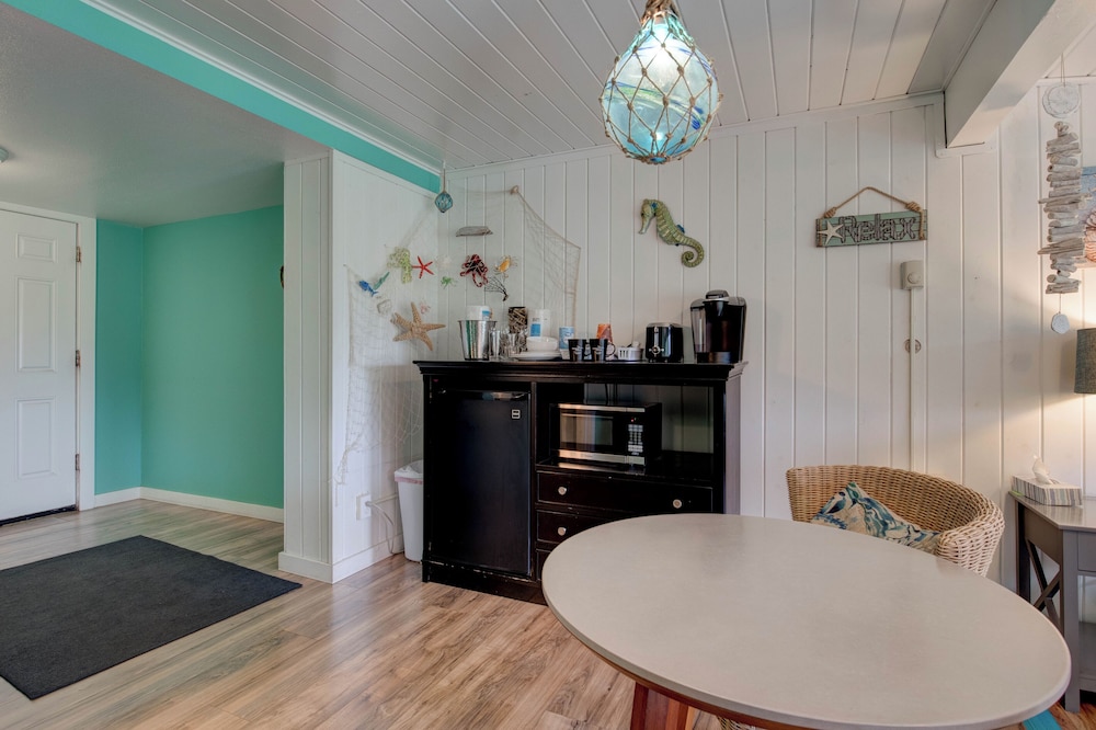 Moolack Shores Inn