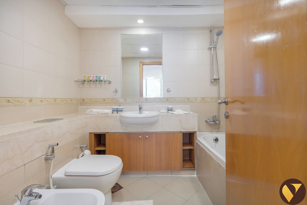 Luxury Stay in JLT Near Metro & JBR