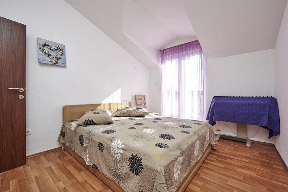 Sina - Modern and Comfortable - A1 view 5