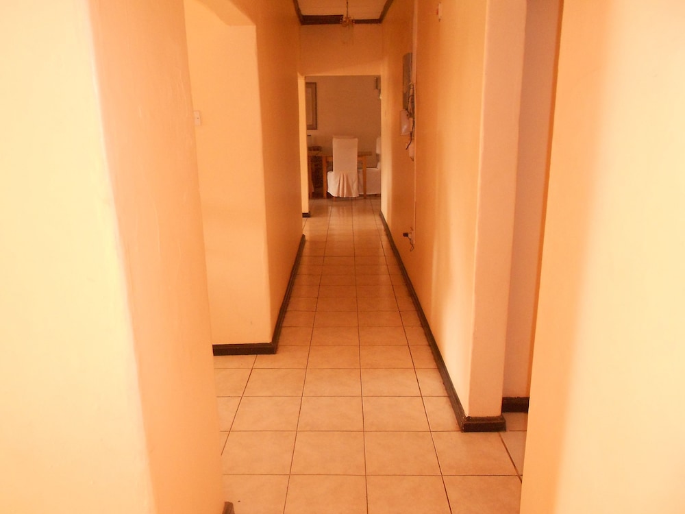 Wane Guest Lodge