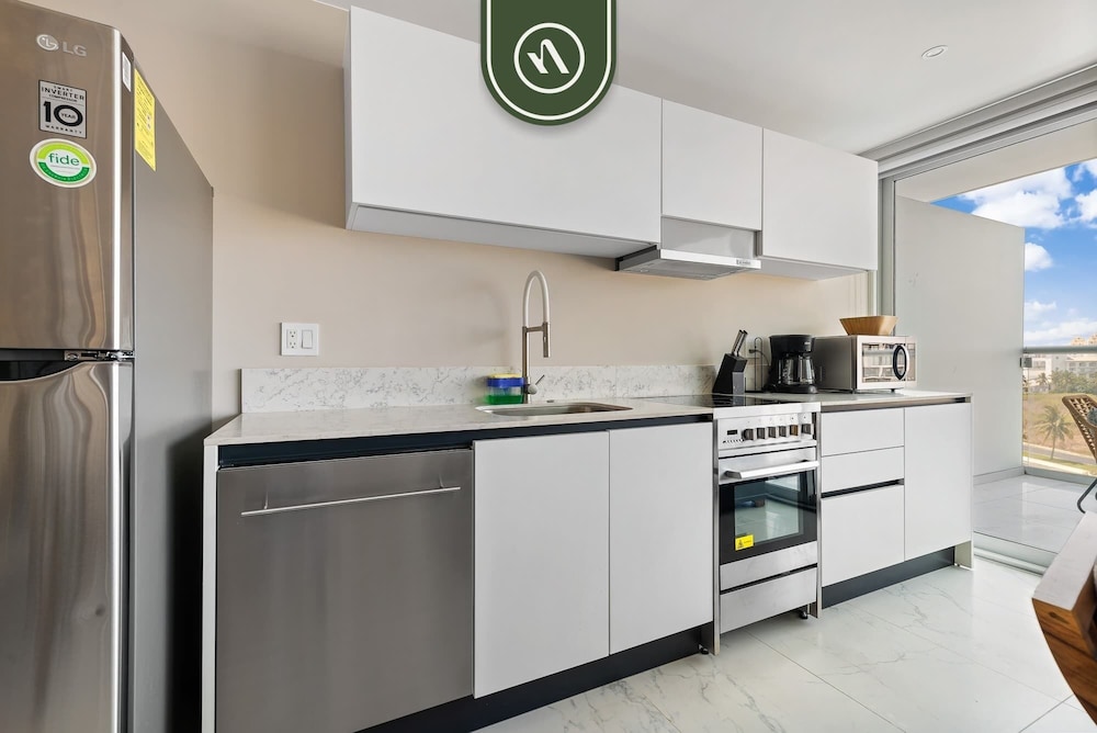 New 2BR APT - Beach Access - Pool - GYM - Jacuzzi