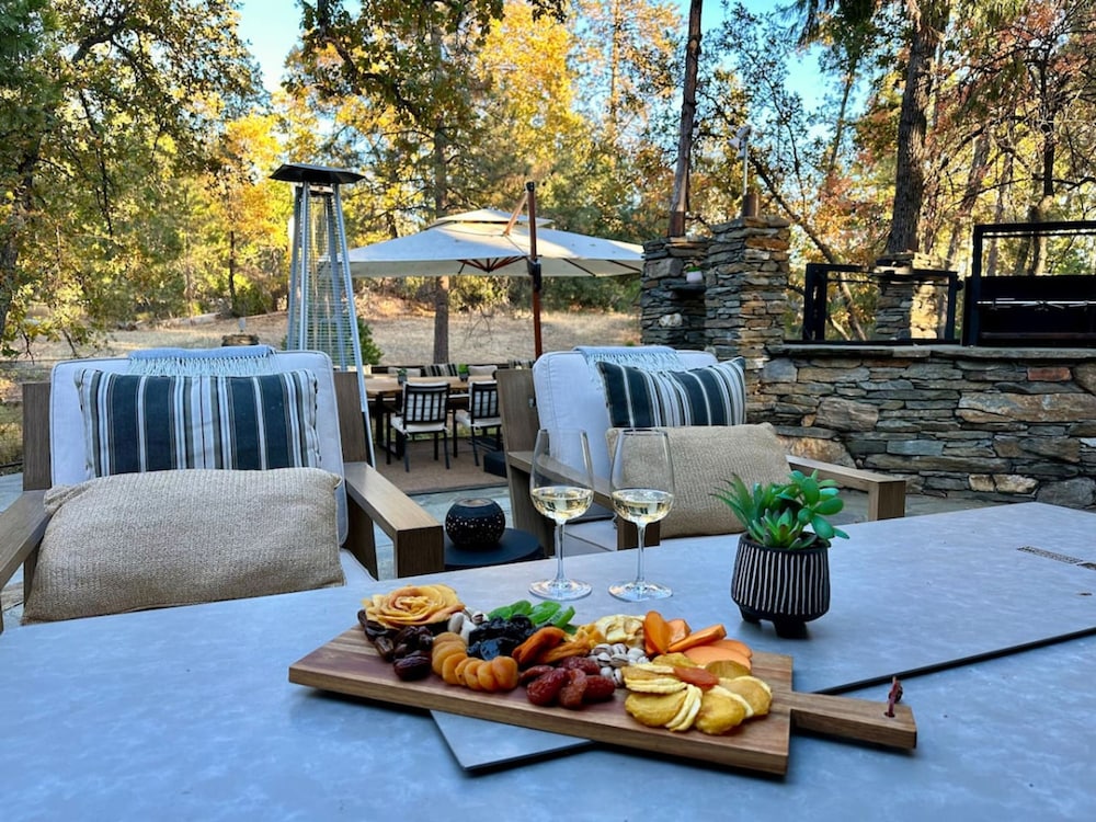 Luxury Casa Oso Retreat 2houses Hottub BBQ 43acres