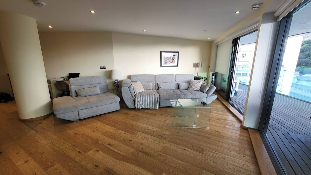3 bed Ocean Spa Plaza Luxurious Flat