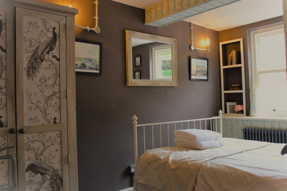 Boutique Fisherman's Grade II Listed Cottage view 5