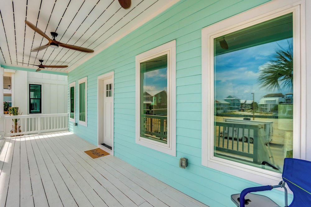 Walk to Beach: Home w/ Ocean View in Navarre!
