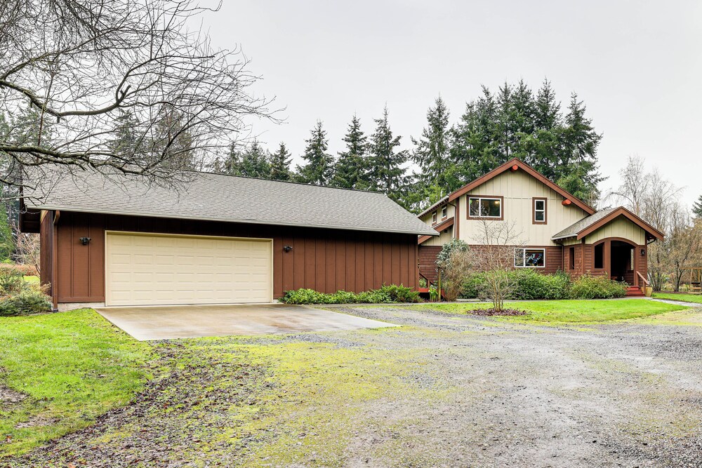 11 Mi to Olympic NP: Port Angeles Retreat w/ Deck