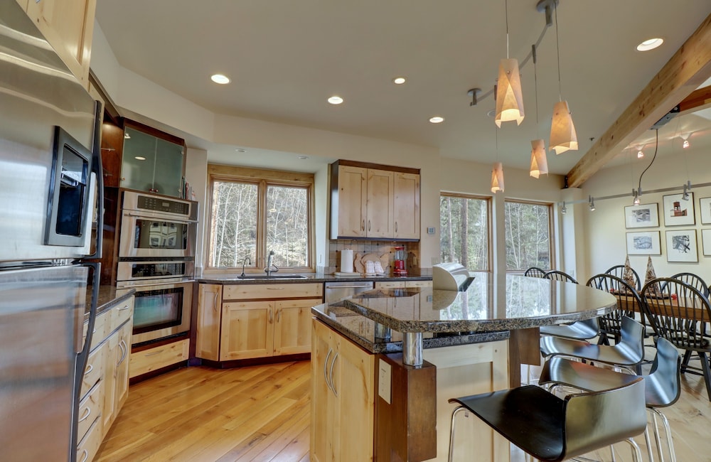 11 Stormwatch Circle 4br 3.5ba 4 Bedroom Home