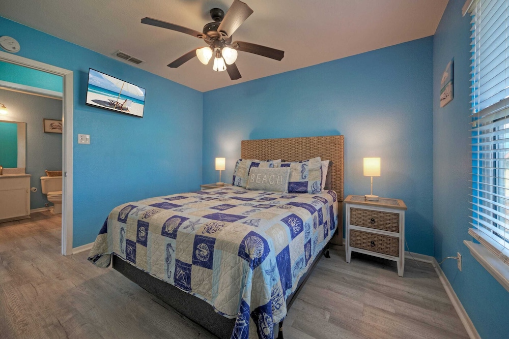 Coastal Retreat w/ Pool, BBQ & Sunset Views Beers and Sunshine by Avantstay
