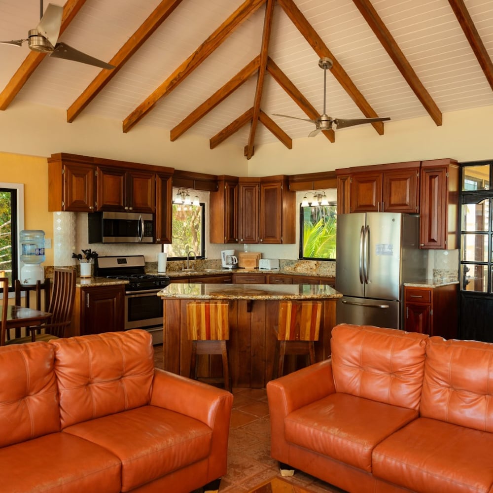 Villa Mission Bay in Belize City
