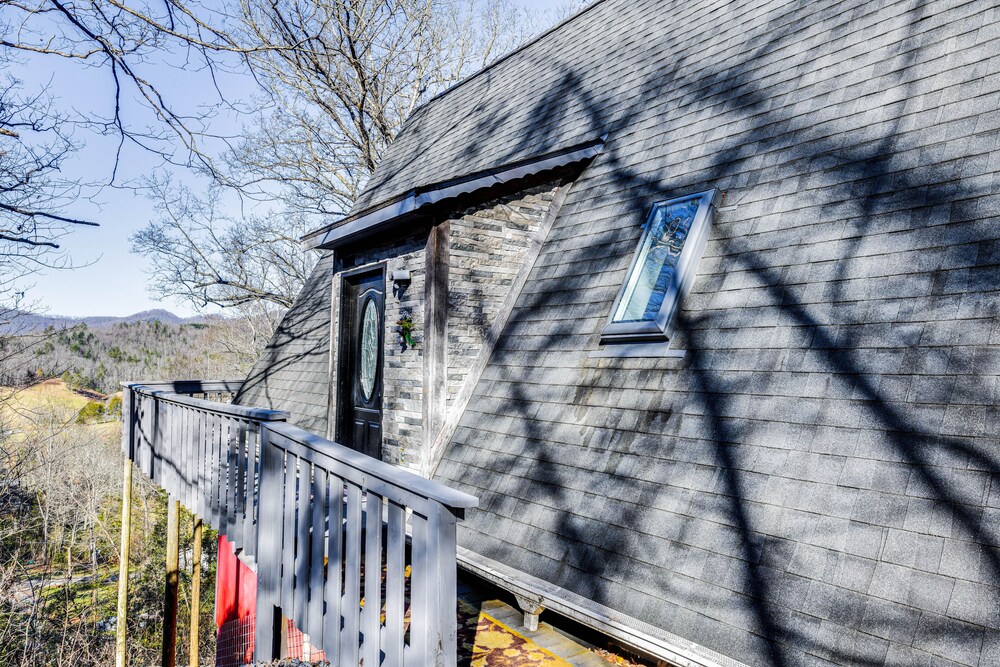 Charming Franklin Cabin With Deck: Stunning Views! view 2