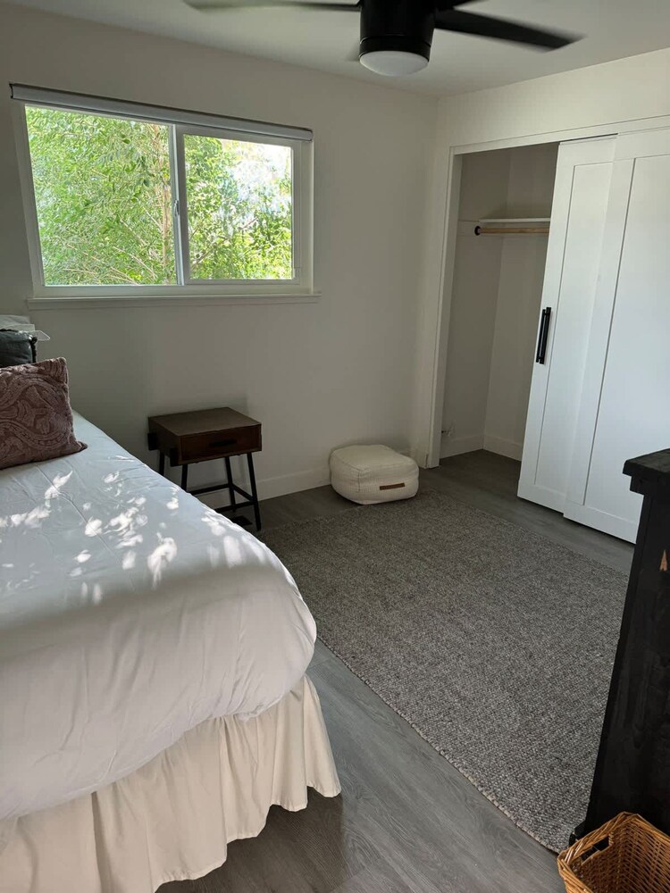 Cozy Family Haven in Sparks - Pet Friendly - Fenced Yard