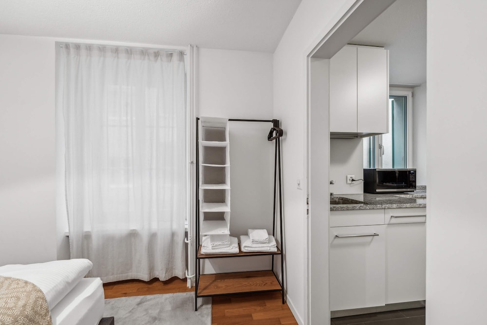 Modern 2 Bdr-flat top Location