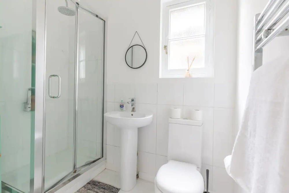 Stylish 2 Bedroom Apartment Beside Putney Station