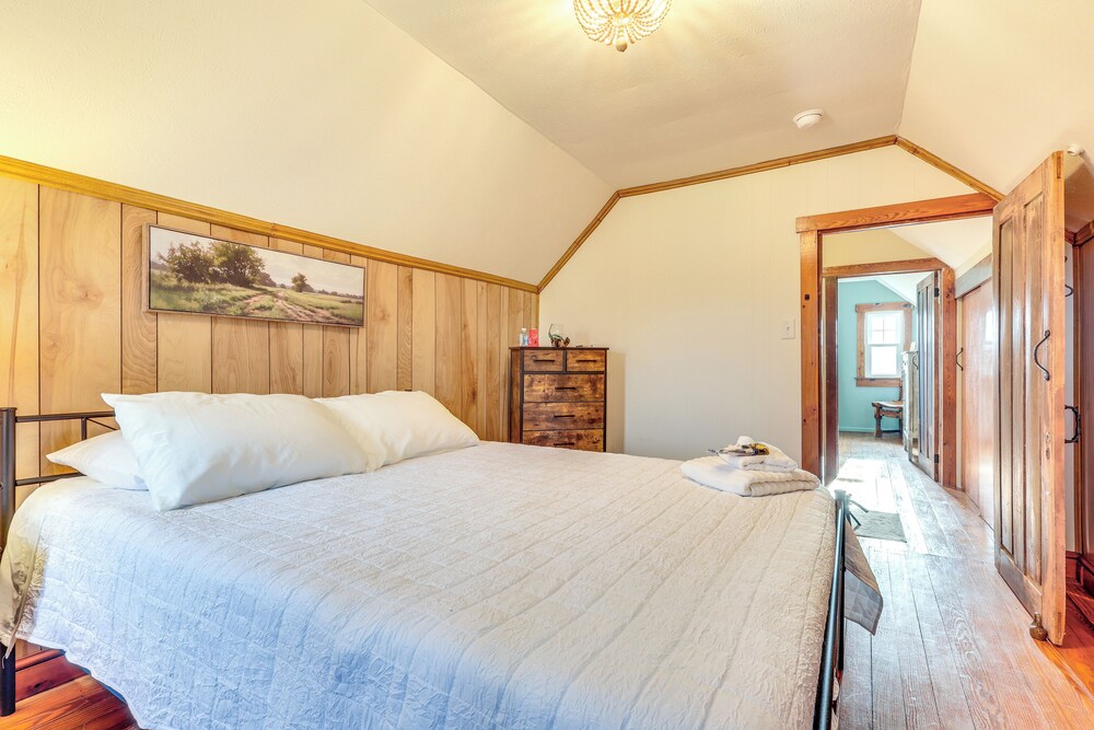 Grill & Fire Pit: New Market Getaway on 3-acres!