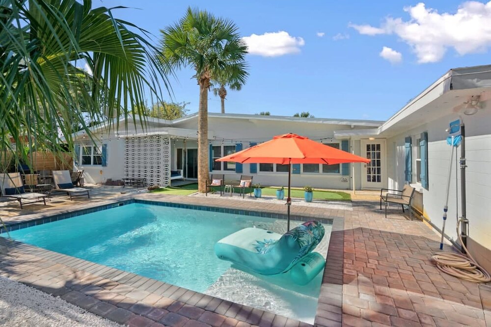 Heated Pool Mini Golf Walk to Beach Beach Gear