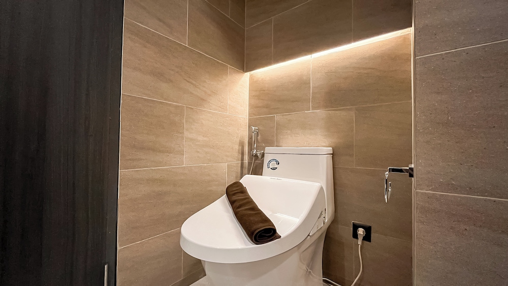 Comfy and Spacious Studio Apartment Carstensz Residence