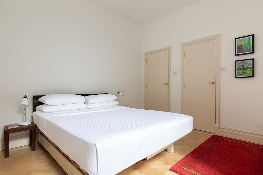 Bury Place by Onefinestay
