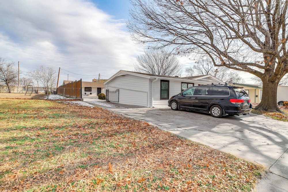 Central & Modern Studio w/ Workspace in Owasso!