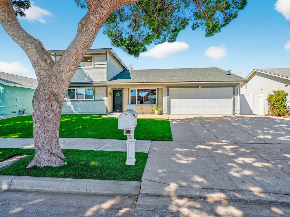 Coastal Escape With Private Mini Golf 4 Bedroom Home