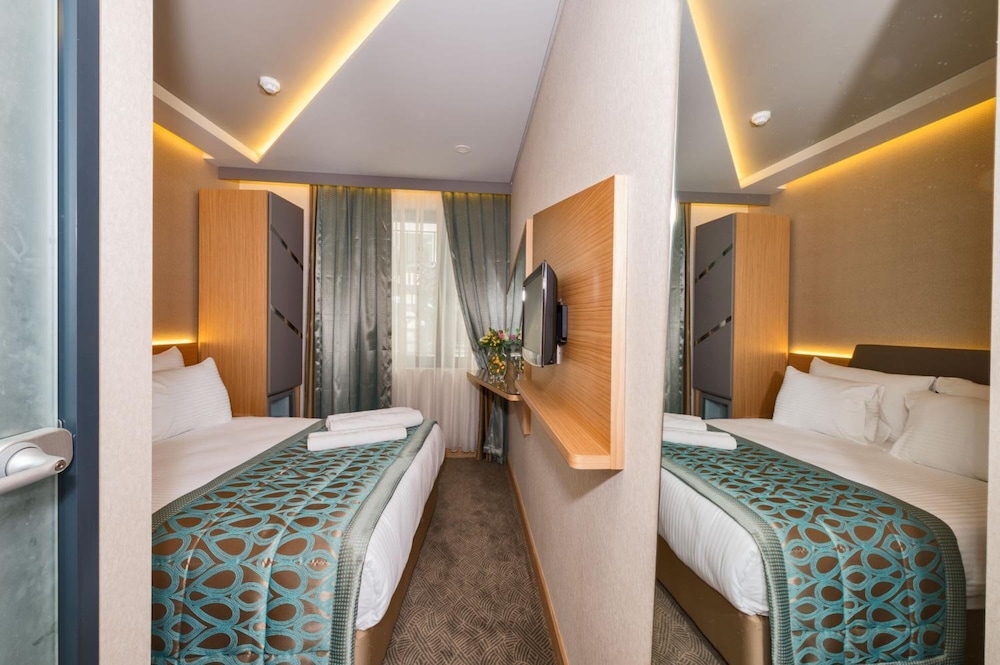 Genova Hotel - Image 40