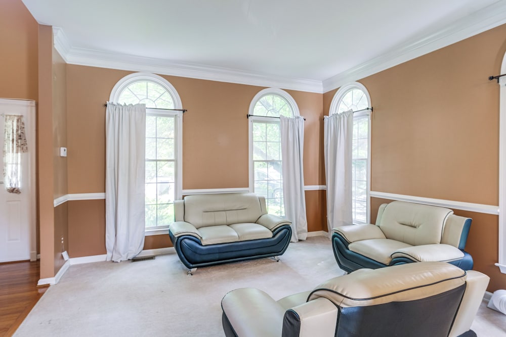 4 Mi to Dulles Airport: Spacious D.c. Area Home