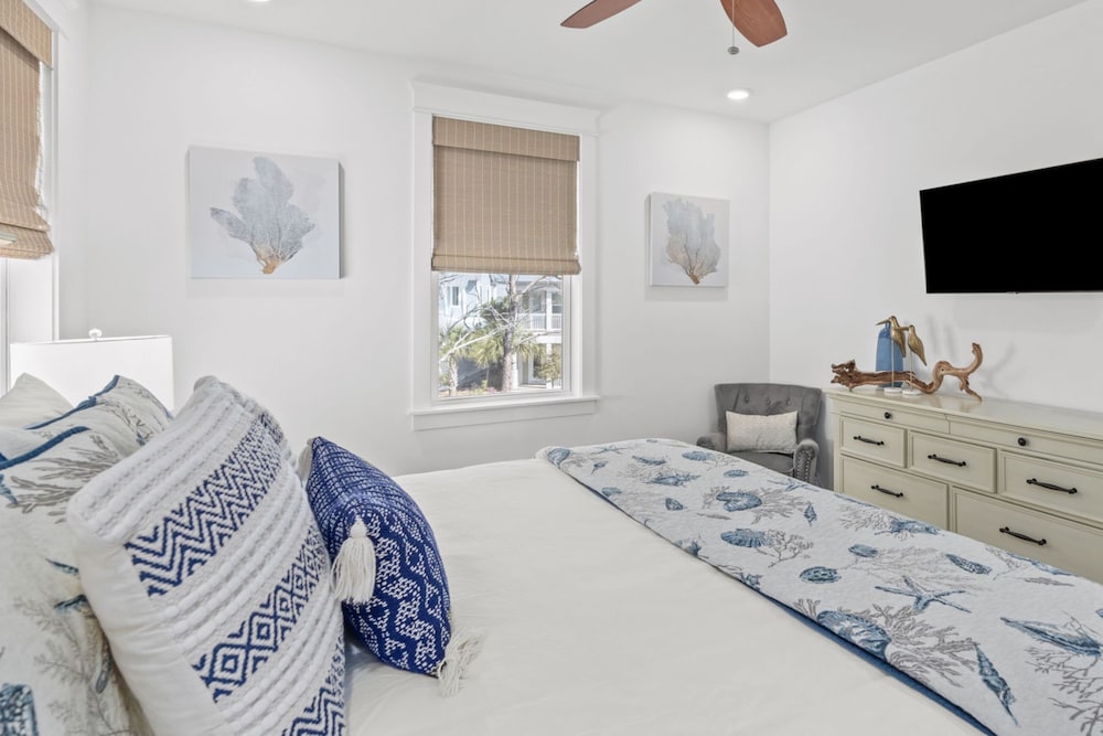 Walk to the Beach Pool 5bdr 3 Porches Beach Sea-ker s Retreat by Avantstay