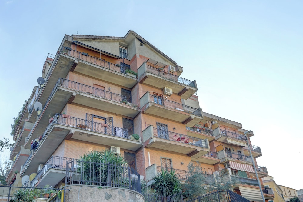 Vatican Loft with Balcony -Home and More