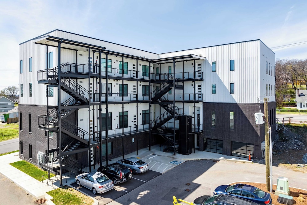 13 Modern Condos Near Downtown Nashville 26 Total Bedrooms, Sleeps 90 The Heights by Avantstay