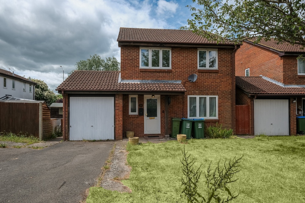 Sharp Close 4 Bedroom 2 Bath - Aylesbury