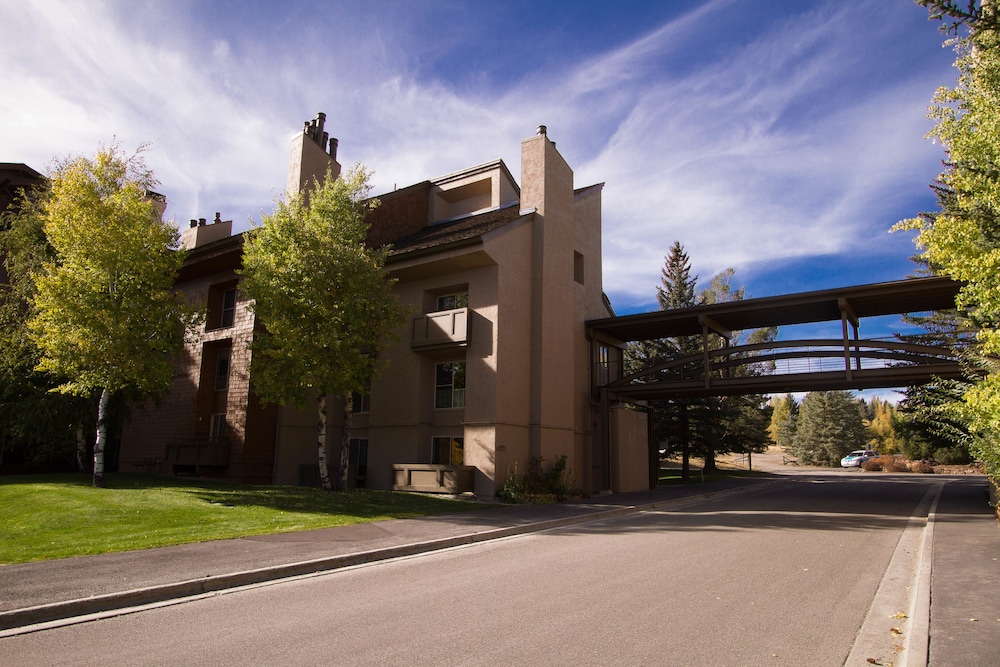 Elkhorn Village - Property Image 10