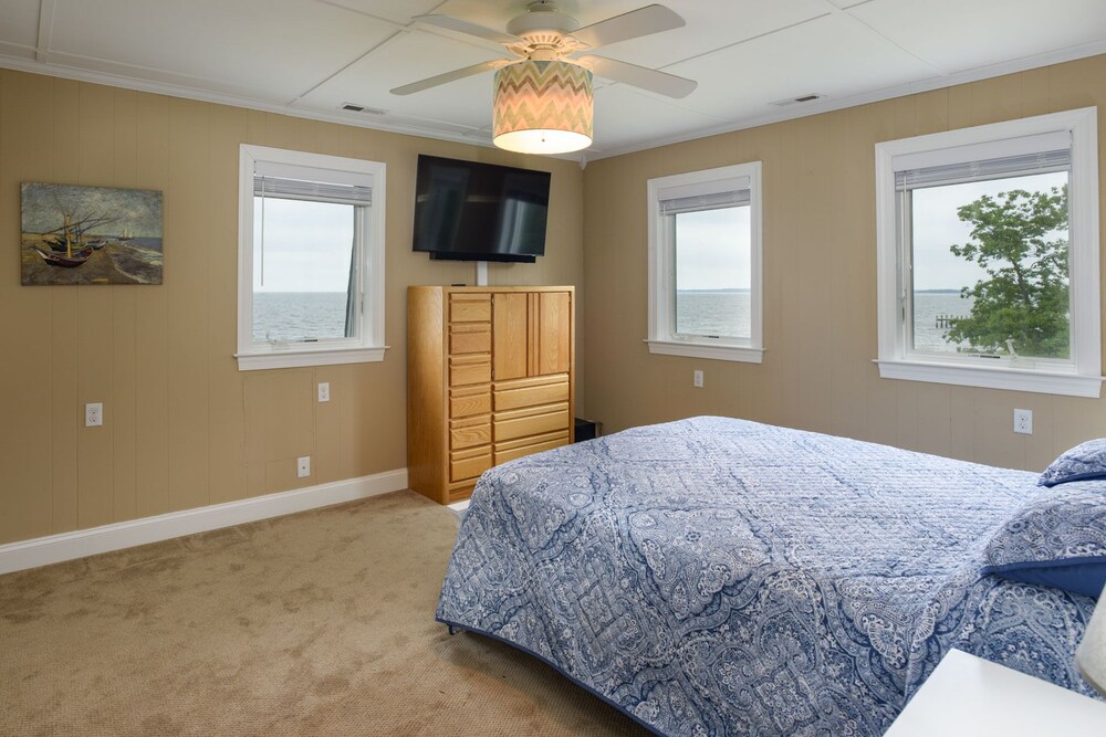 Bayfront Gem w/ Amazing Water Views + Pond!